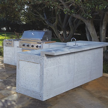 outdoor kitchen built with kindred cabinets